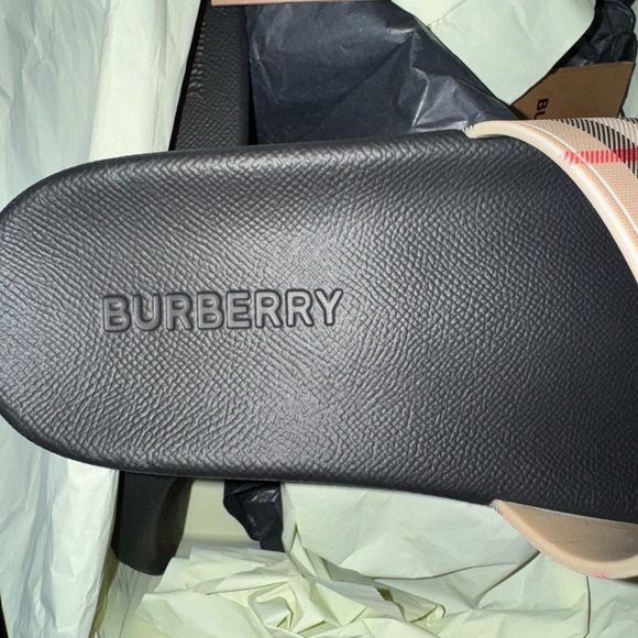 Burberry Slides - Picture 2 of 6
